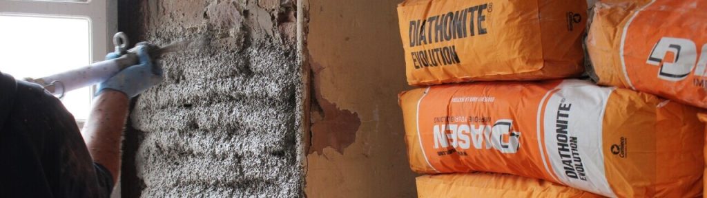 Spraying Diathonite Evolution cork lime thermal plaster internally news size